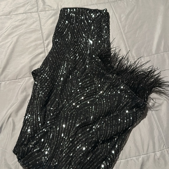 Never worn LULUS sequin pants - Picture 2 of 3